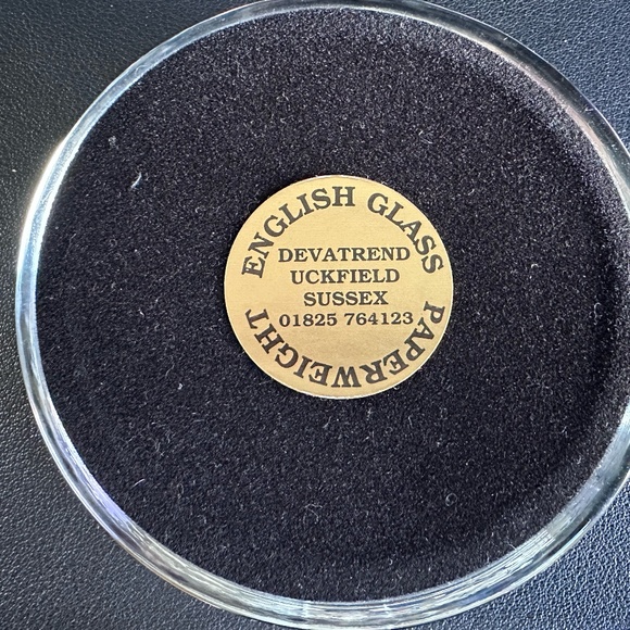 Devatrend Collectable Flat Glass Paperweight - Picture 4 of 4